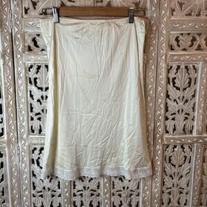 VTG Komar 100% Nylon Feminine Half Slip Skirt Cream w/White Lace SZ MEDIUM USA